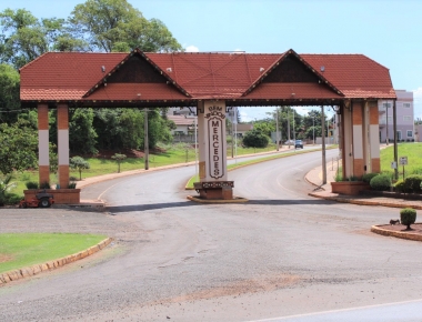 Com plantão de atendimento em vários setores, Mercedes terá ponto facultativo durante o feriado